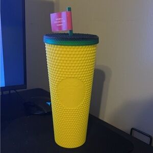 Venti Starbucks pineapple studded